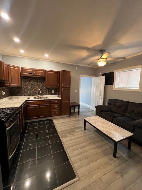 Building Photo - 215 Cherry St