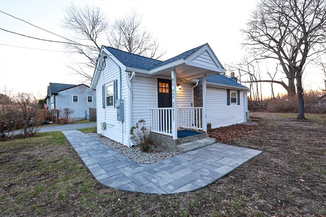 Building Photo - 85 Oak St