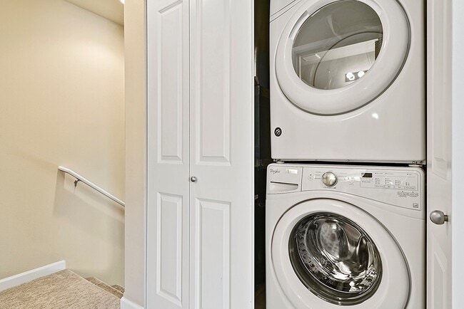 Building Photo - 3 Bedroom Townhome in DuPont