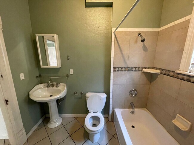 Building Photo - 1229 12th St