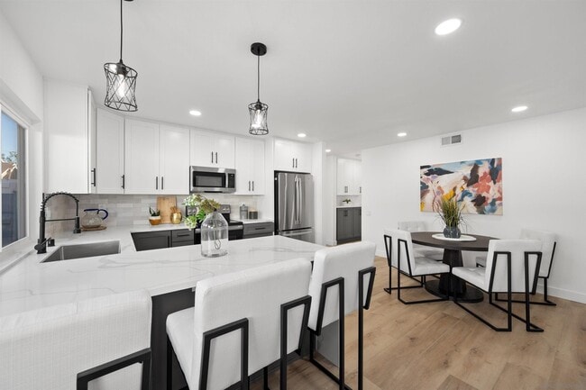 Building Photo - 7160 Alsacia St