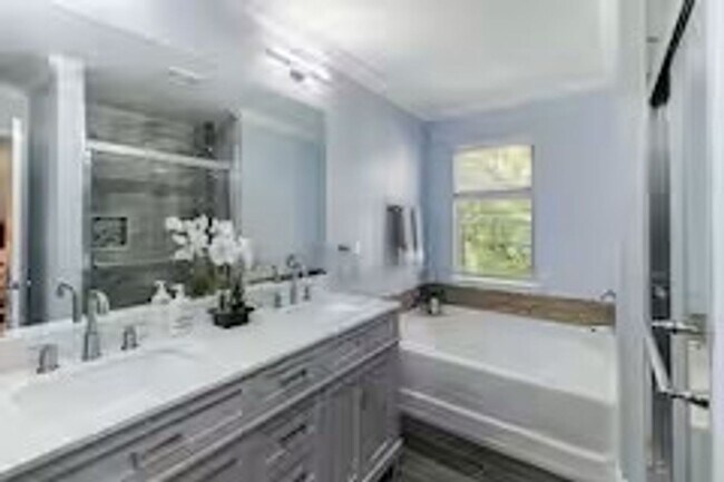Building Photo - Charming 3BR Townhome in Lilburn