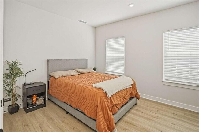 Building Photo - 305 Meuse Ln