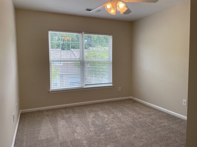 Building Photo - 130 Grand Oaks Dr