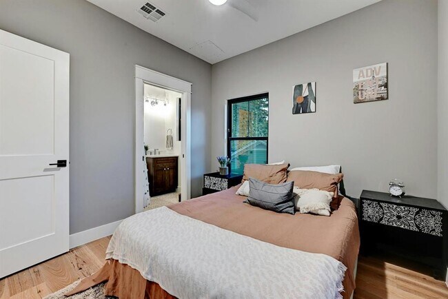 Building Photo - 4313 Maybelle Ave