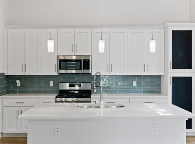 Building Photo - 1609 J J Seabrook Dr