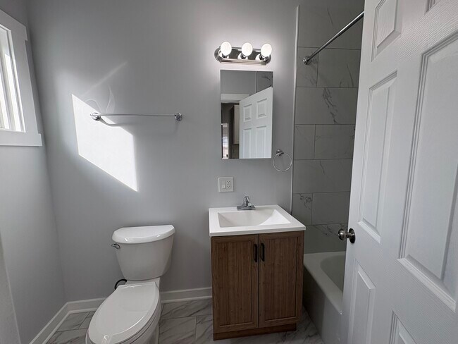 Building Photo - 307 Prairie Ave