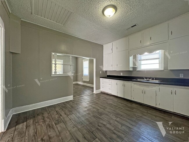 Building Photo - Cozy 2 Bedroom, 1 Bathroom Home in West Sp...