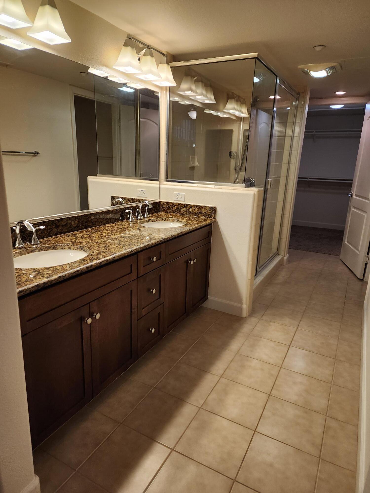 Master bathroom - 1021 Costa Pacifica Way