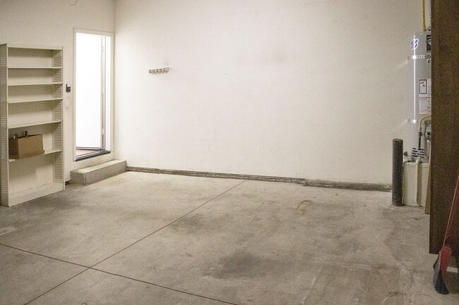 Building Photo - 3 bedroom 2.5 bathroom two-story rental in...