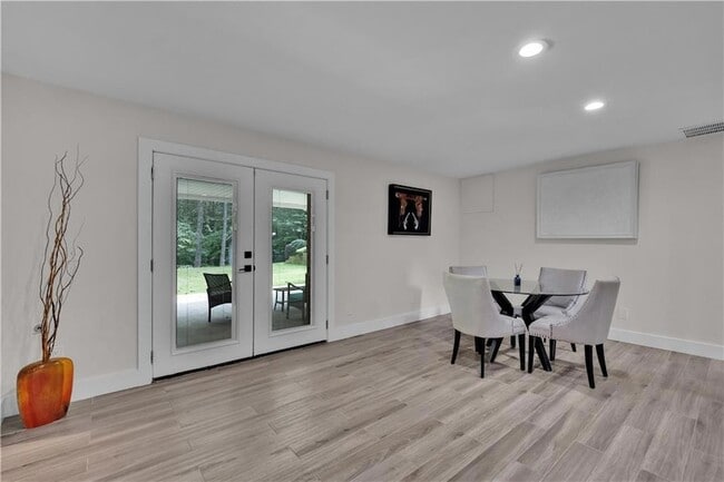 Building Photo - 225 Jayne Ellen Way