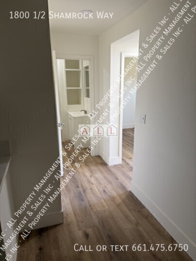 Building Photo - 1800 1/2 Shamrock Way-