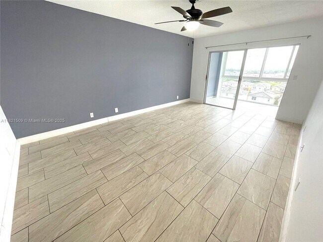 Building Photo - 1101 Crystal Lake Dr