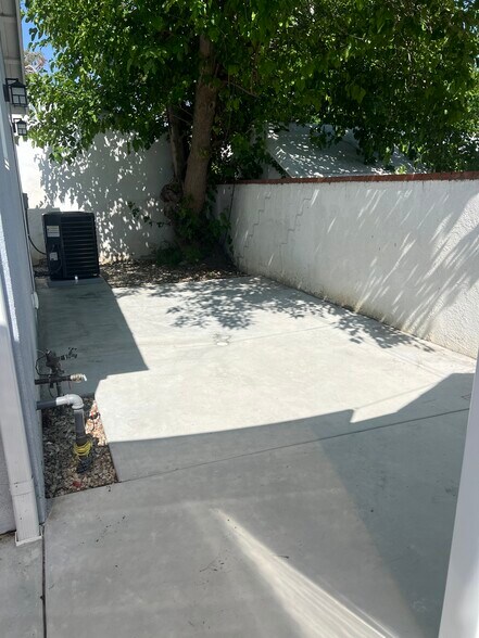 Outdoor patio - 202 N Fairview St
