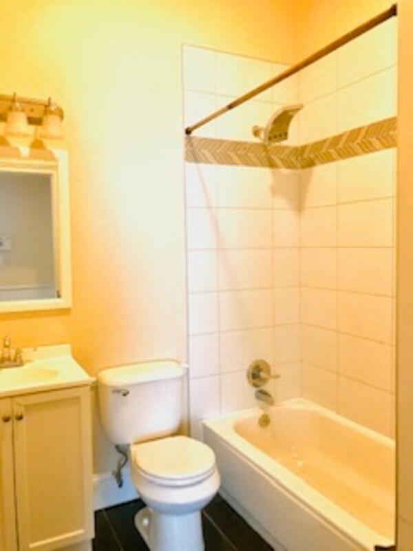 Building Photo - 78 Parkview Ave