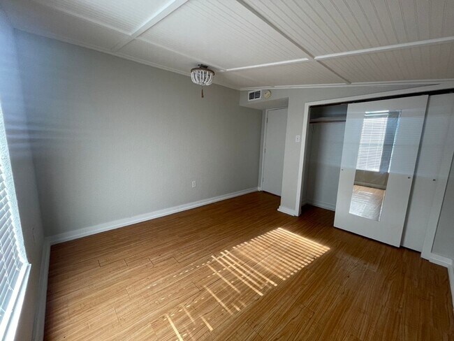 Building Photo - 4 Bedroom Home Near Downtown Stephenville