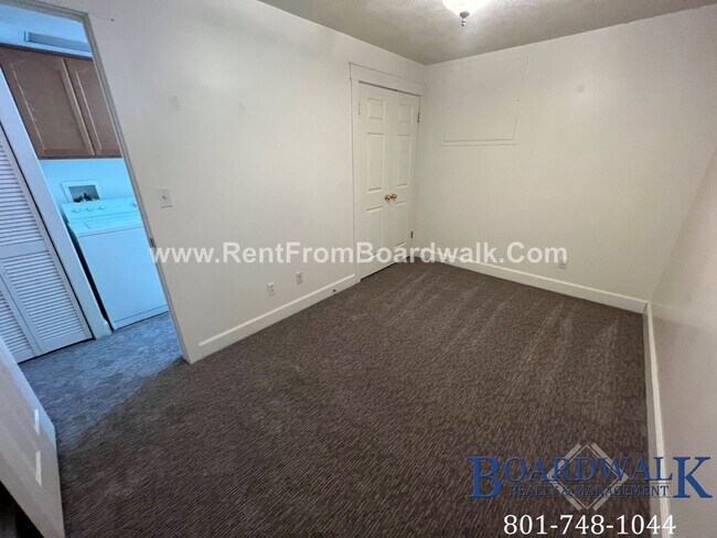Building Photo - 2247 E Lambourne Ave