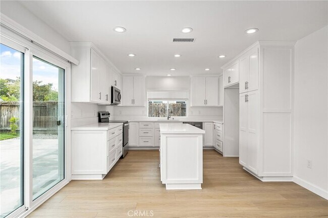 Building Photo - 9282 Winterwood Cir