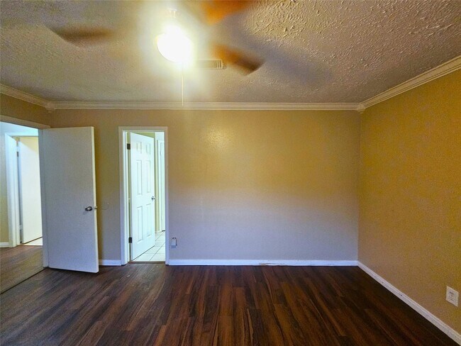 Building Photo - 6402 Barrygate Dr