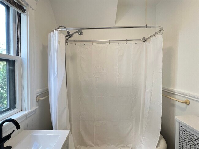 Building Photo - 71 Fayerweather St