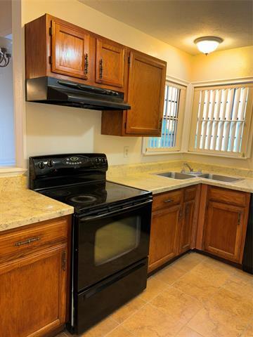 Building Photo - 2406 Sunflower Dr