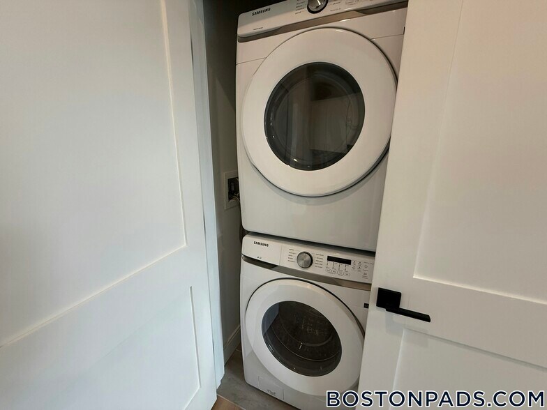 Building Photo - 157 Everett St