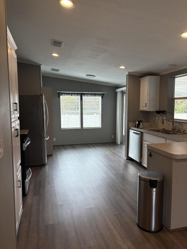 Building Photo - Beautiful 2-bed, 2-bath home is located in the highly desired Strawberry Ridge 55+ Community