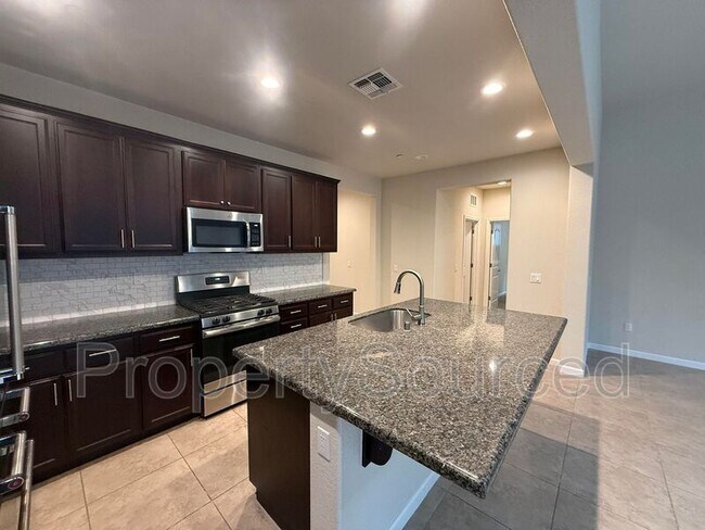 Building Photo - 3832 Lookout Dr