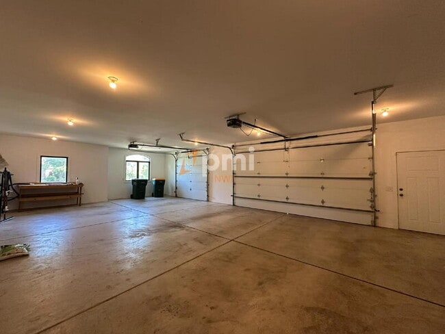Building Photo - 2105 Hendon Way