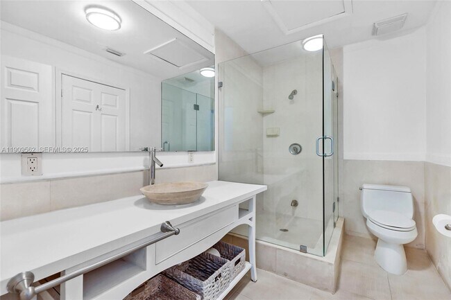 Building Photo - 13820 SW 82nd Ave