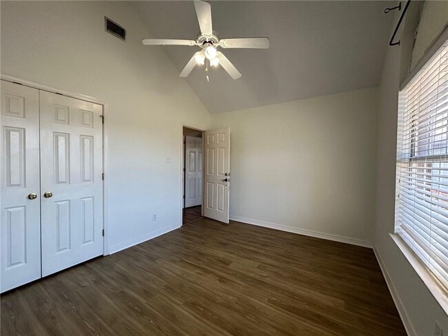 Building Photo - 5463 Henning Dr W