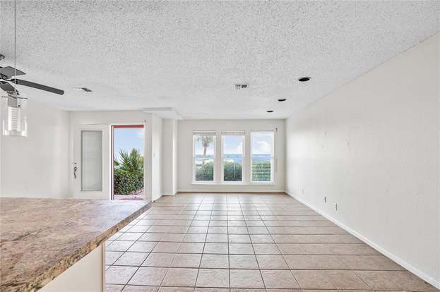 Building Photo - 8416 Seawall Blvd