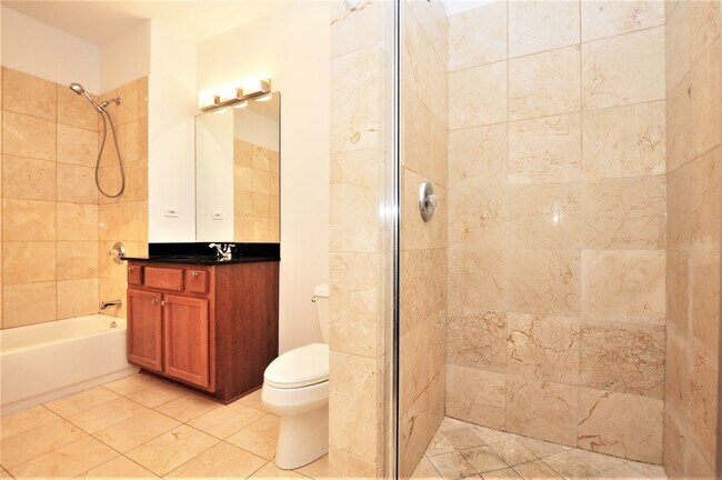 Building Photo - 3000 W Lawrence Ave