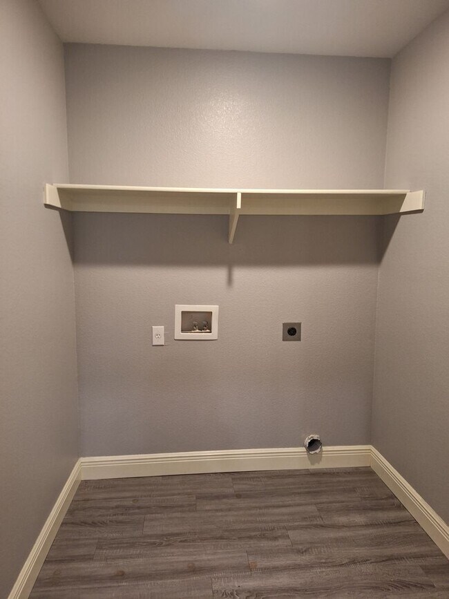 Building Photo - 3 bedroom Duplex