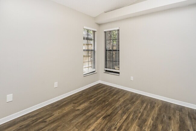 Building Photo - 1045 Piedmont Oaks Dr
