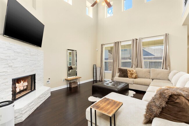 Building Photo - 2118 Cambridge Bay Dr