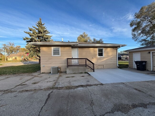 Building Photo - 2 Bedroom, 1 Bathroom Home 5 Minutes from Downtown!