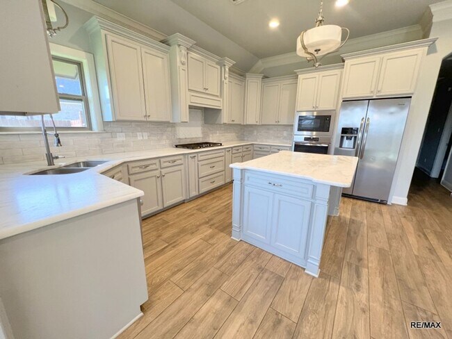 Building Photo - EXQUISITE HOME IN ST. CHARLES COURT OF NOR...
