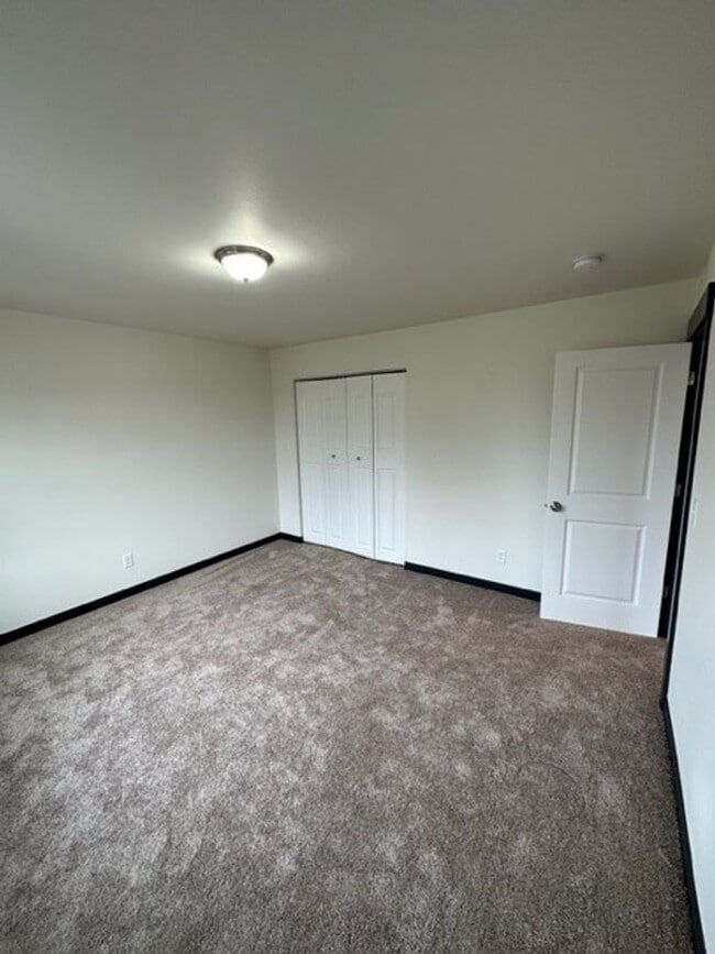 Building Photo - Newer Construction & Pet Friendly! 3 Bed 2.5 Bath Home Available!