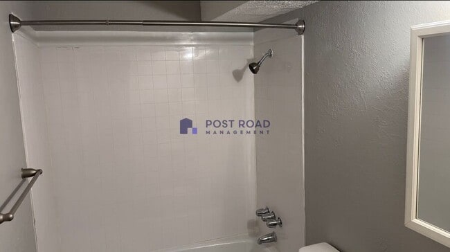 Building Photo - 585 W 27th St S