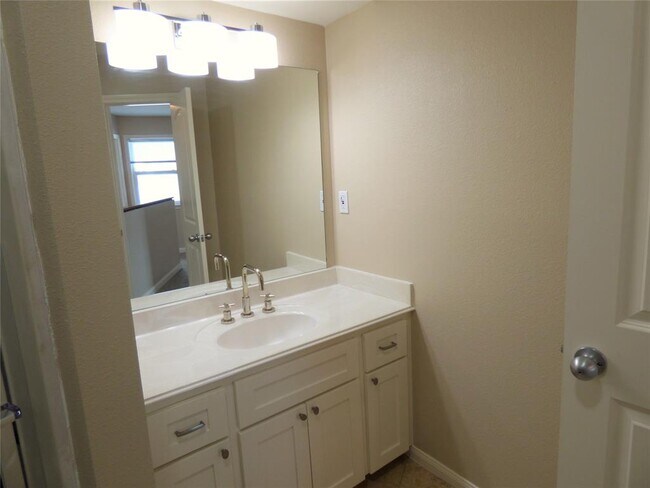 Building Photo - 1027 Short Reach Dr