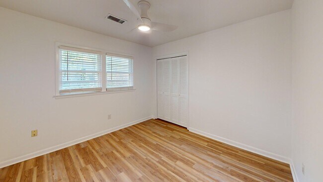 Building Photo - 4403 Ventura Dr