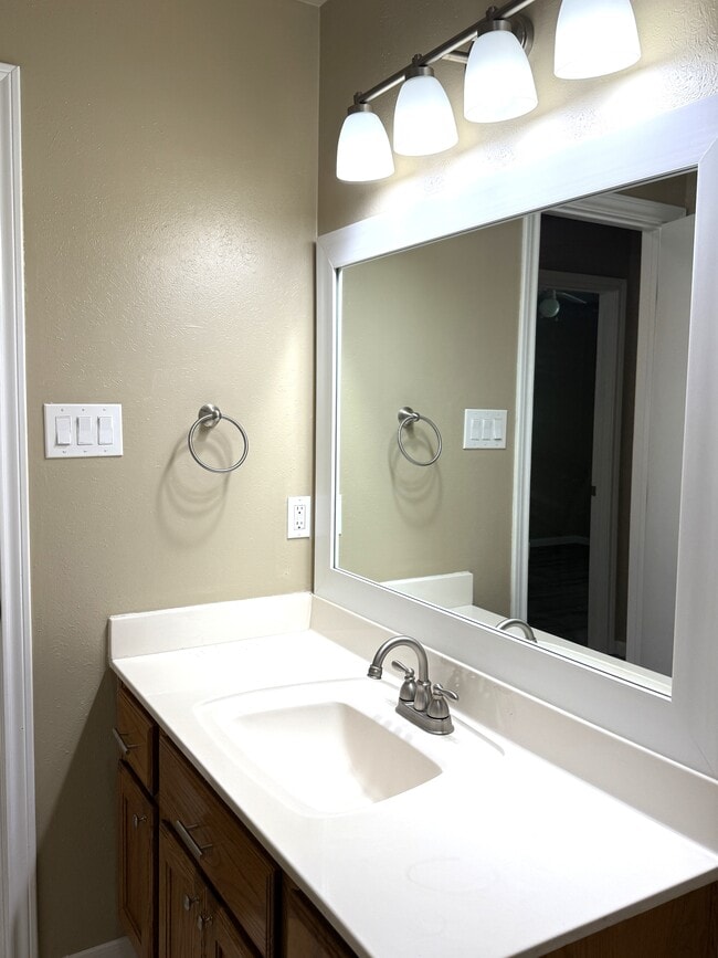 Building Photo - 1505 Richland Ct N