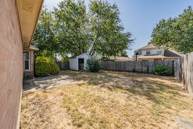 Building Photo - 1740 Cedar Tree Dr