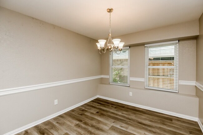 Building Photo - 1913 Green Willow Dr