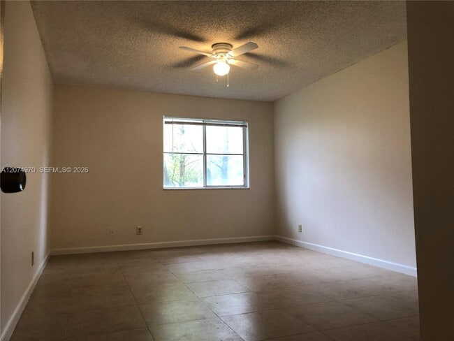 Building Photo - 9855 Westview Dr