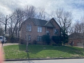 Building Photo - Great home near the lake and Seven Points ...