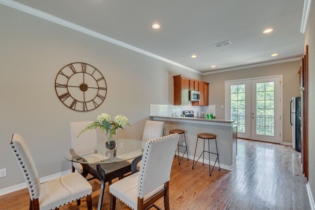 Building Photo - Miyama Cantey Townhomes 2816