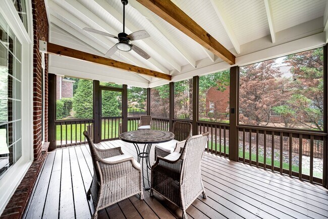 Building Photo - 9813 Albemarle Ln