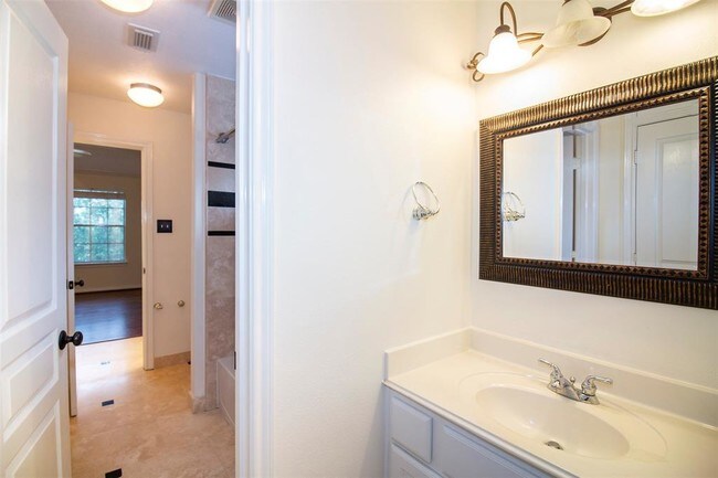 Building Photo - 2218 Longspur Ln